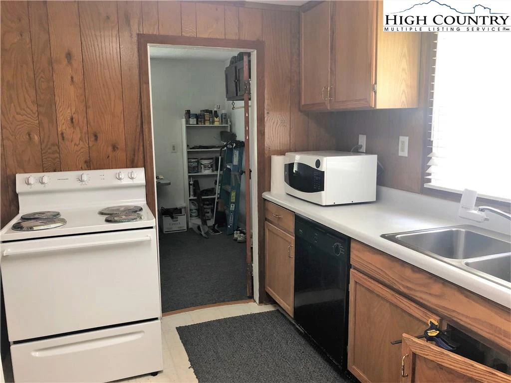 Image number 11 for the current listing