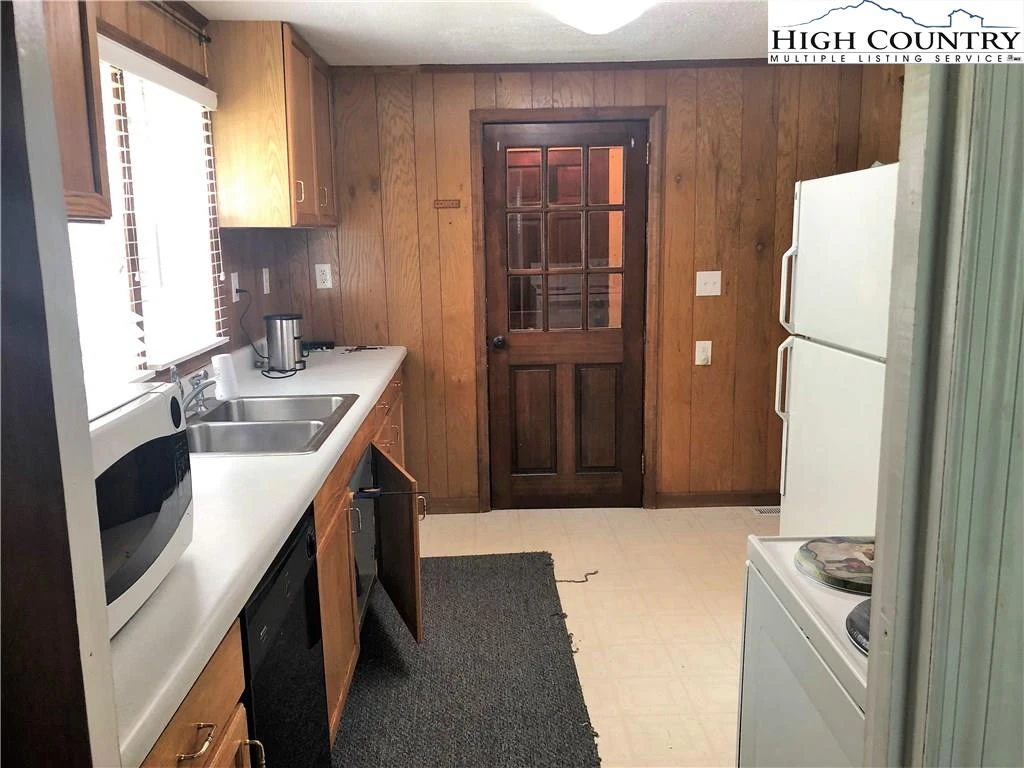 Image number 2 for the current listing