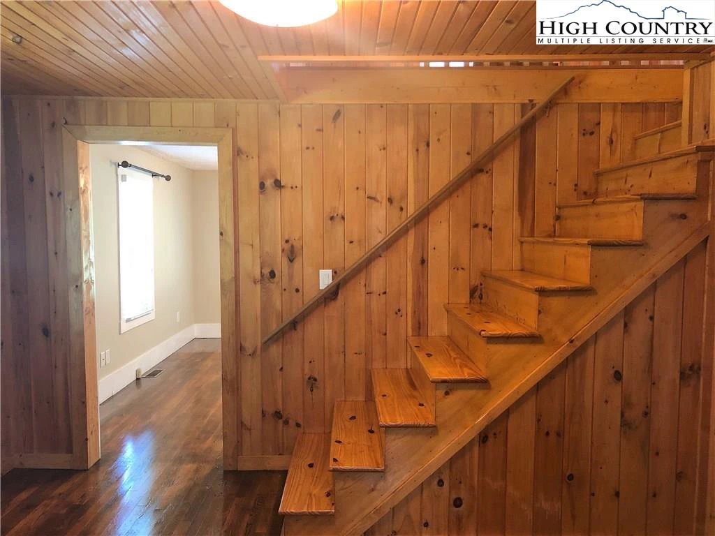Image number 14 for the current listing