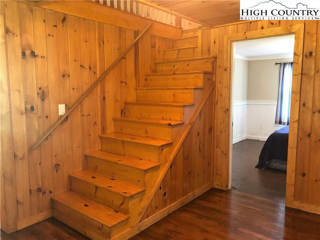 Image number 15 for the current listing