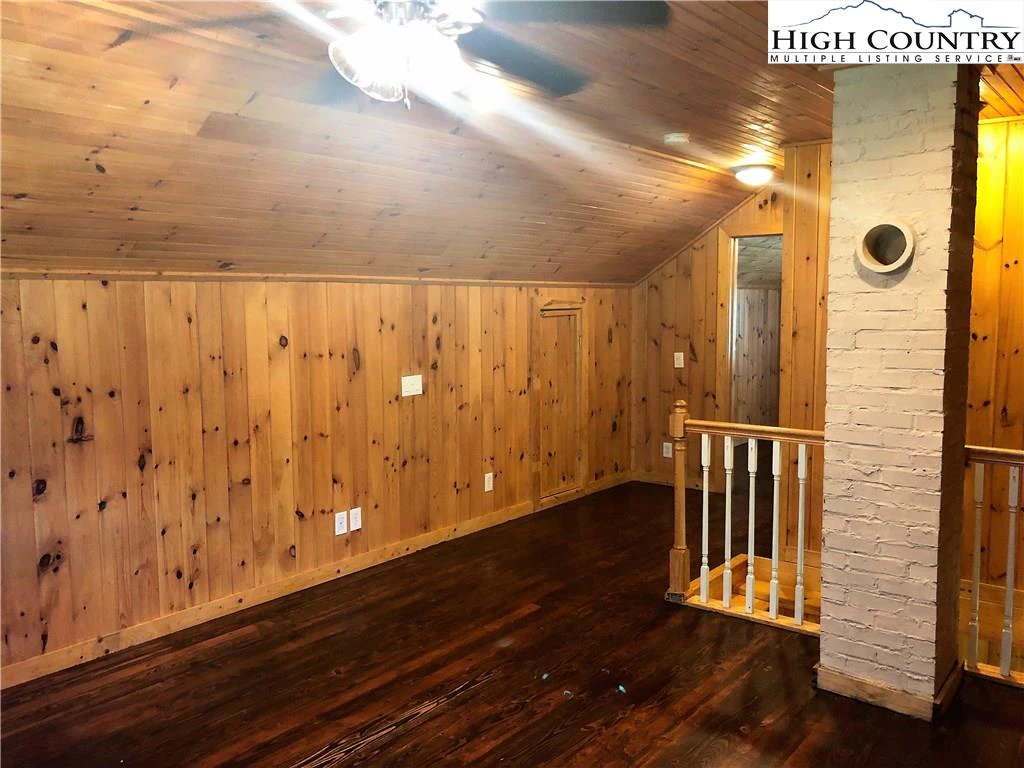 Image number 16 for the current listing