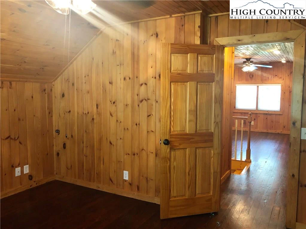 Image number 21 for the current listing