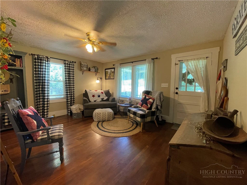 Image number 5 for the current listing