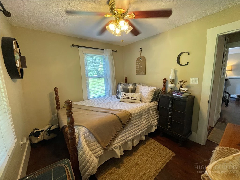 Image number 8 for the current listing