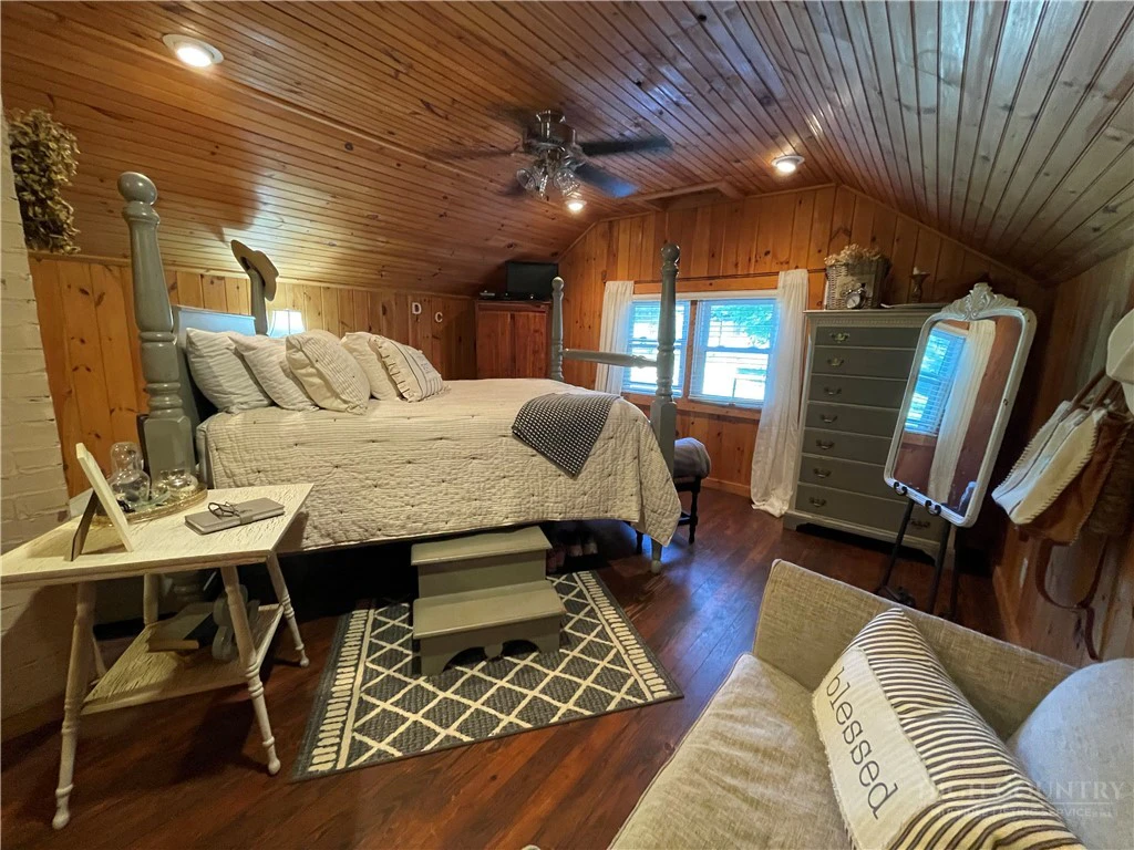 Image number 9 for the current listing