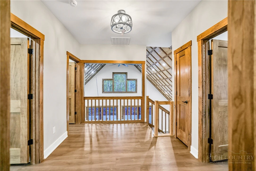 Image number 5 for the current listing