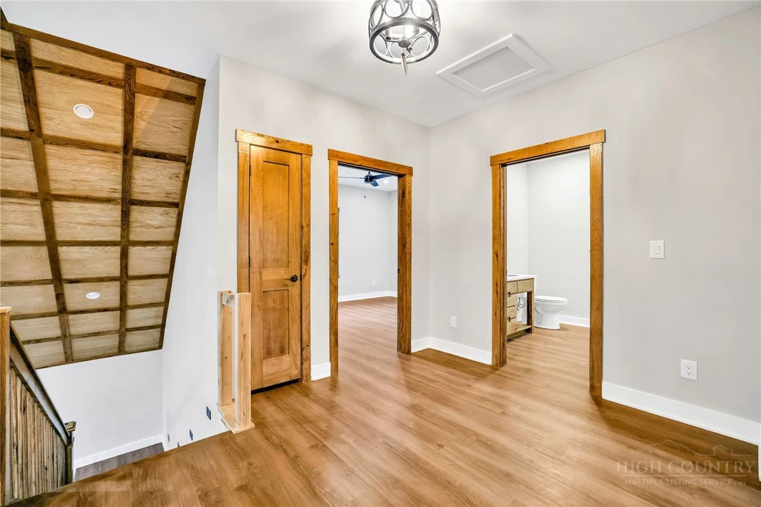 Image number 6 for the current listing