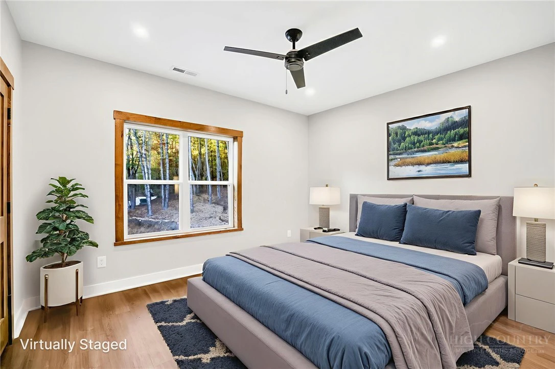Image number 8 for the current listing
