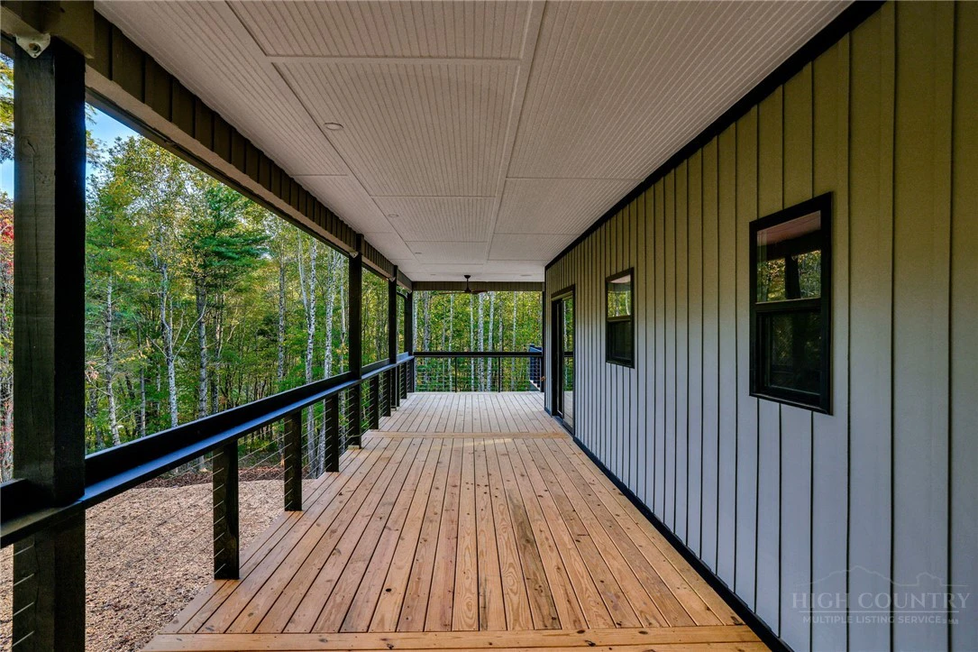 Image number 15 for the current listing
