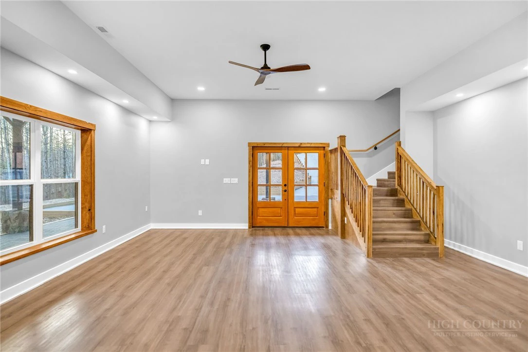 Image number 18 for the current listing