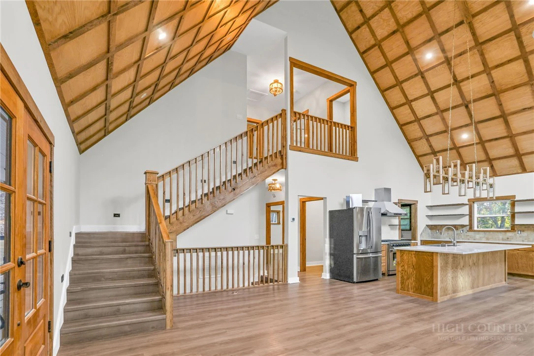 Image number 3 for the current listing