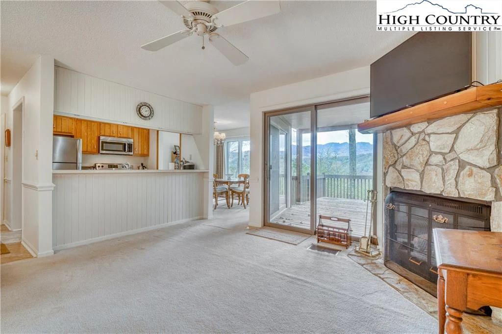 Image number 3 for the current listing