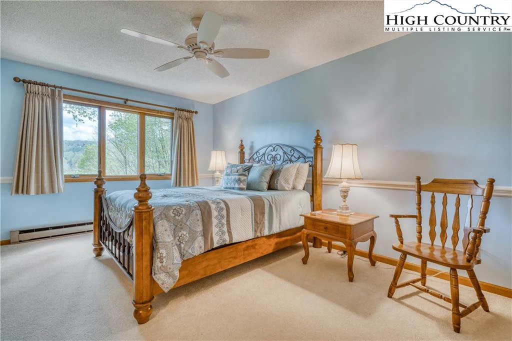 Image number 4 for the current listing