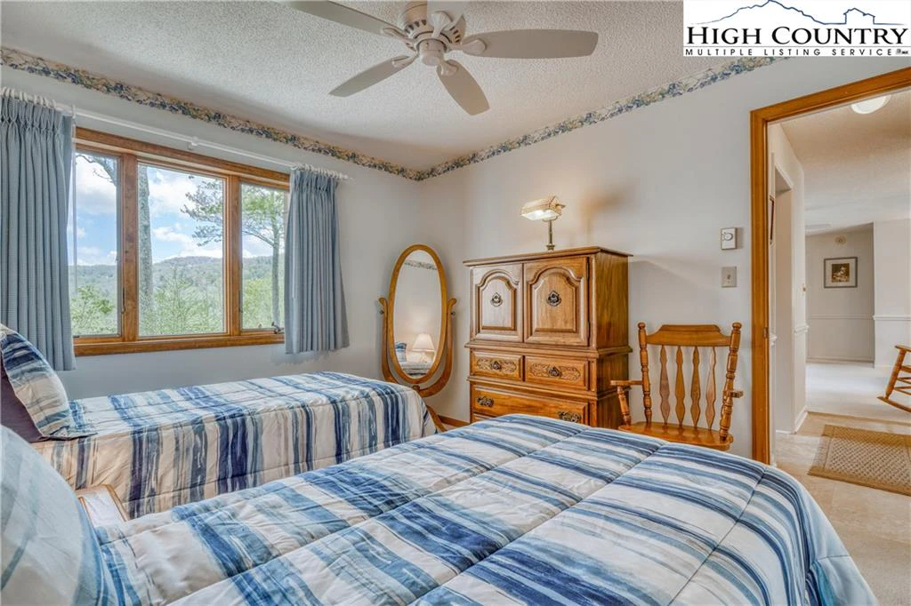 Image number 11 for the current listing