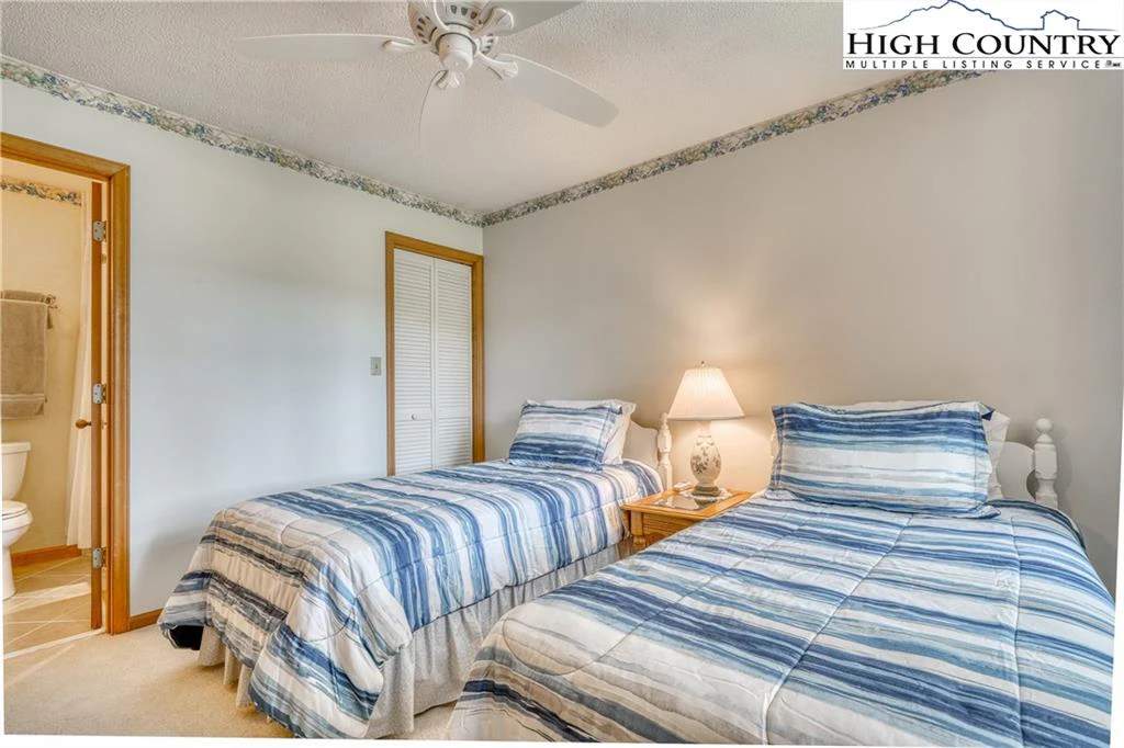 Image number 2 for the current listing
