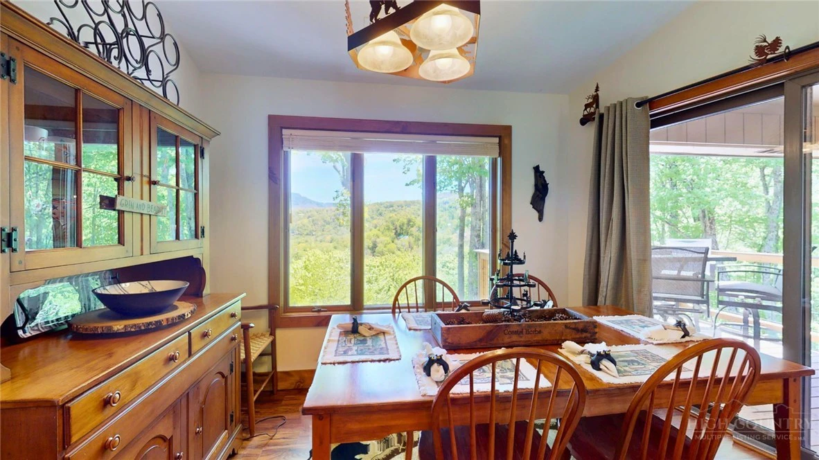 Image number 2 for the current listing