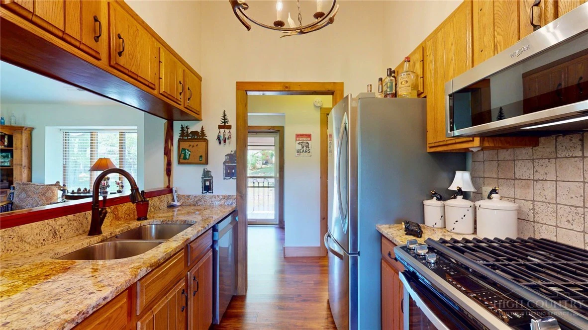 Image number 13 for the current listing