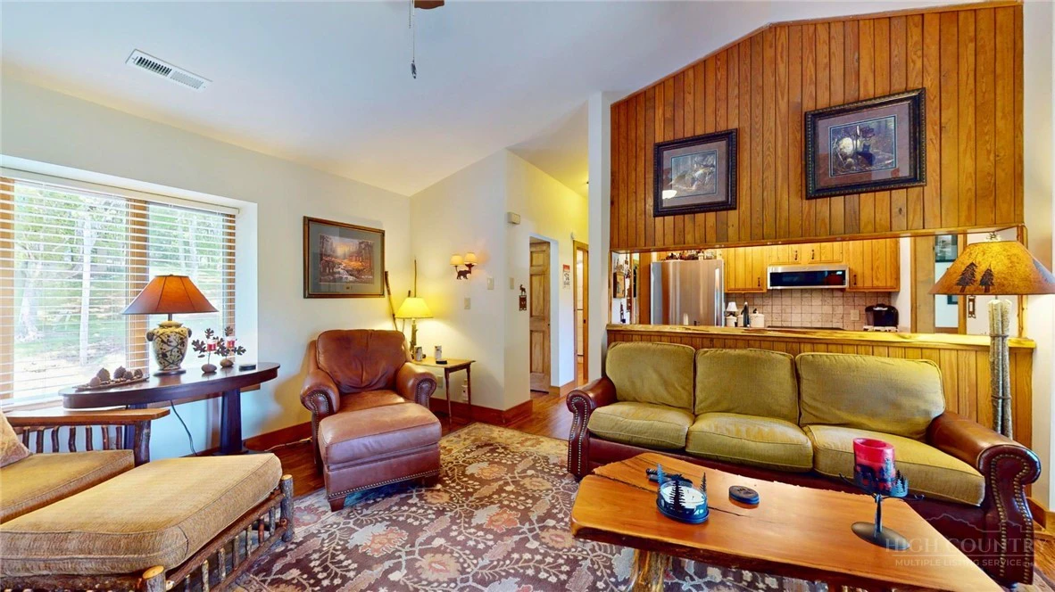Image number 17 for the current listing