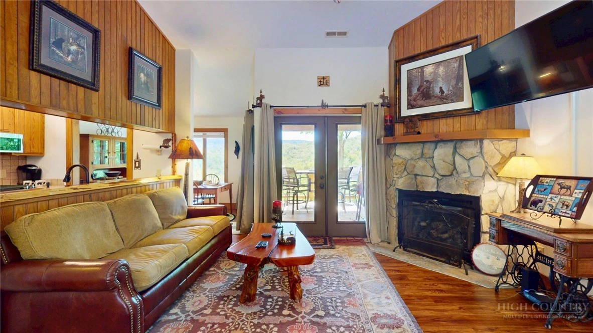 Image number 16 for the current listing