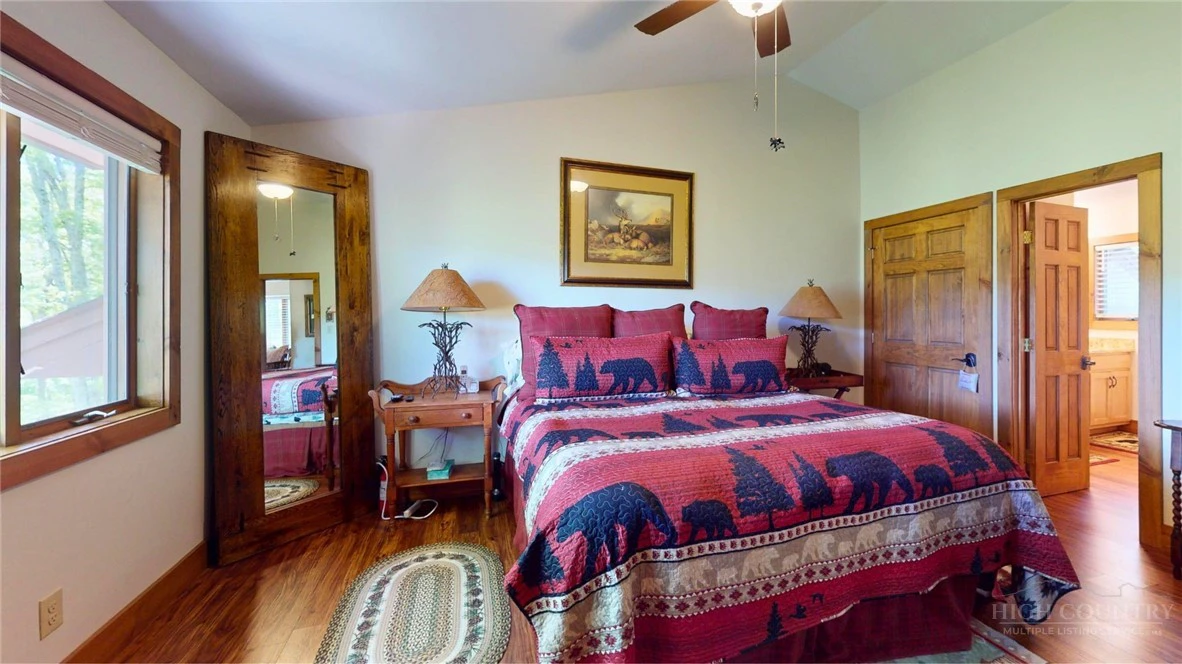 Image number 11 for the current listing