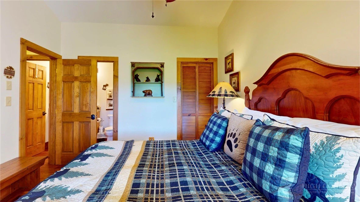 Image number 7 for the current listing