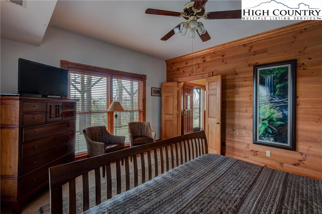 Image number 15 for the current listing