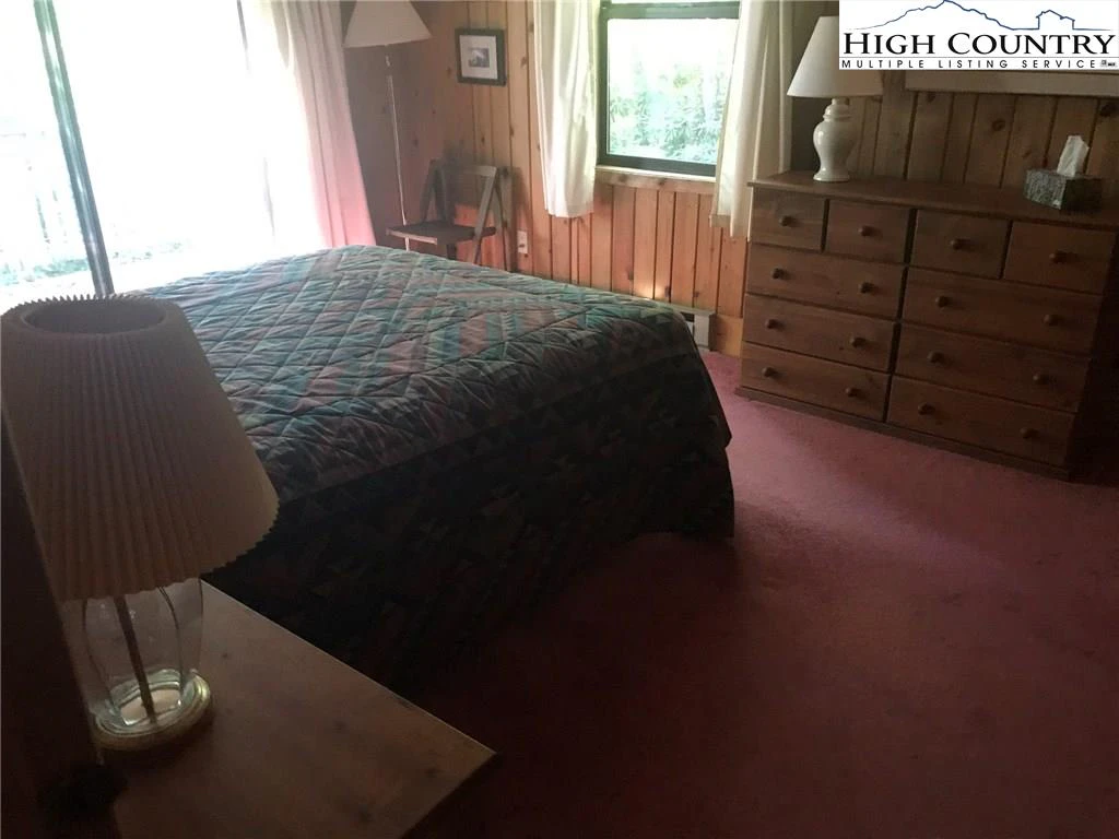 Image number 18 for the current listing