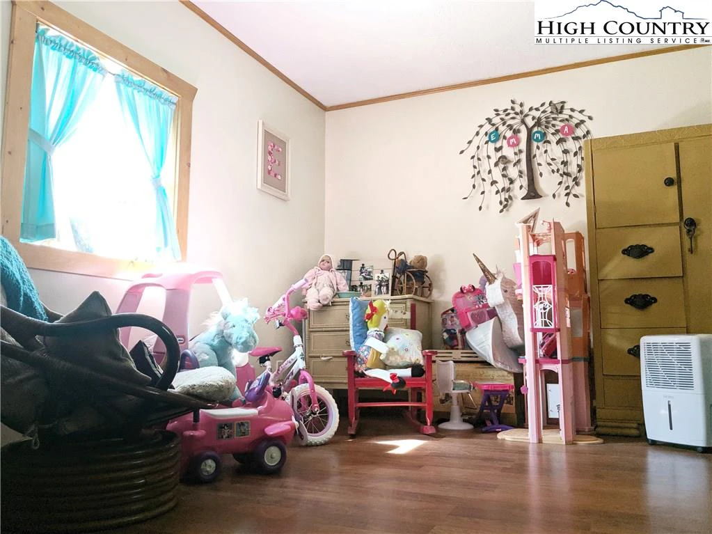Image number 11 for the current listing