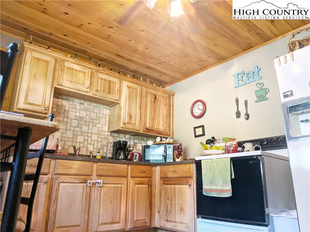 Image number 18 for the current listing