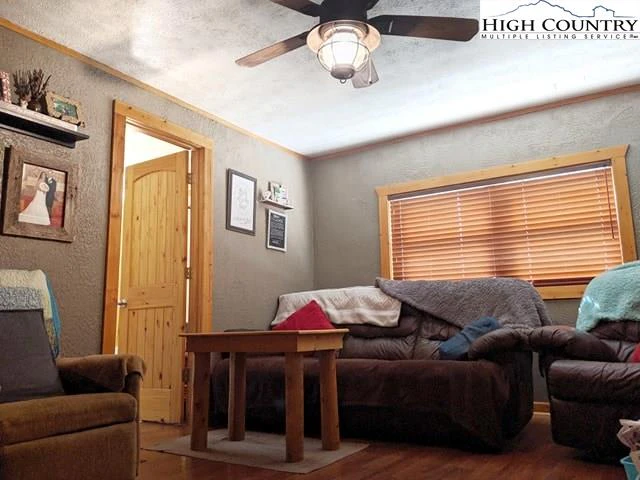 Image number 16 for the current listing