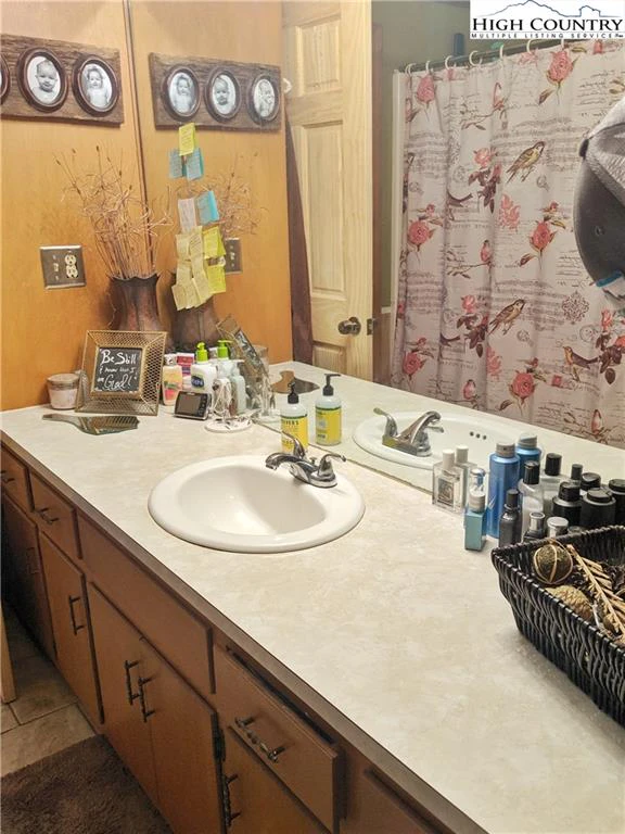 Image number 2 for the current listing
