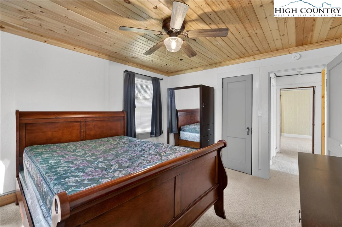 Image number 4 for the current listing