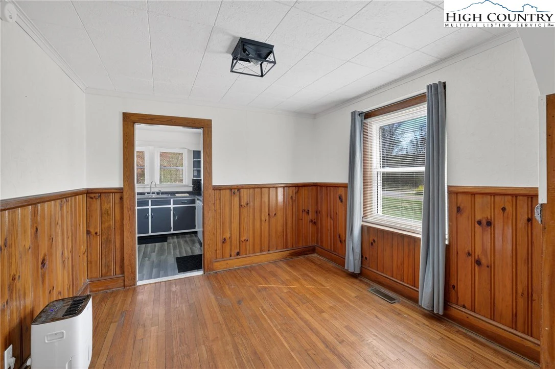 Image number 7 for the current listing
