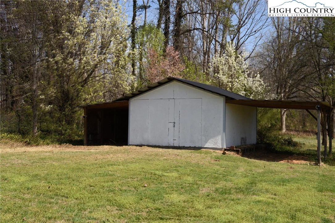 Image number 11 for the current listing