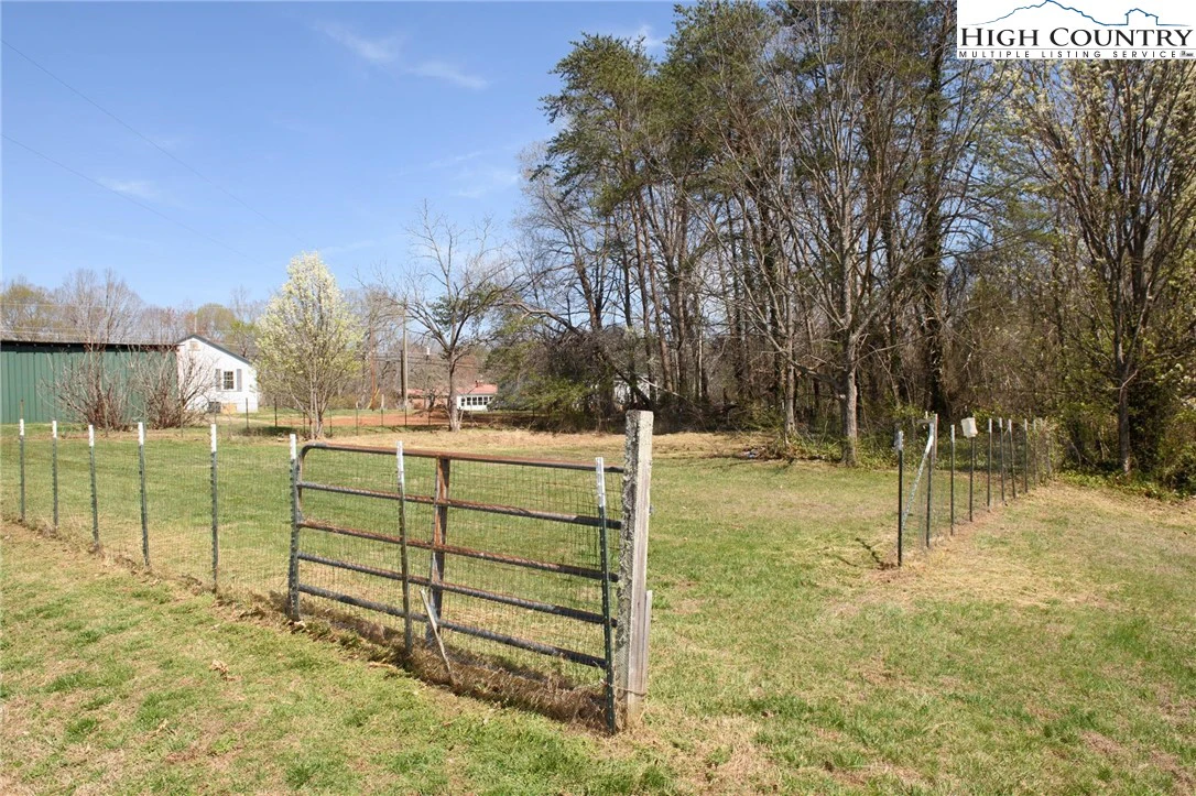Image number 17 for the current listing