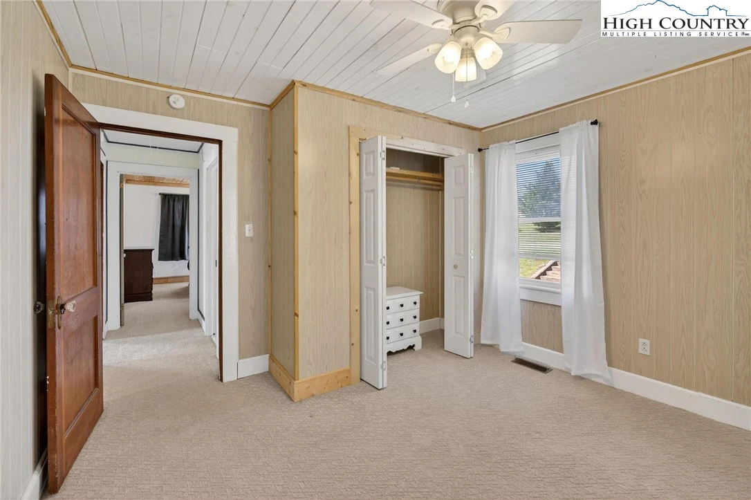 Image number 13 for the current listing