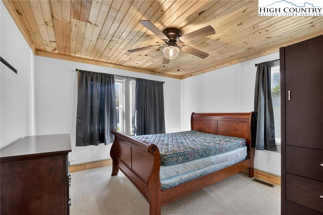 Image number 3 for the current listing