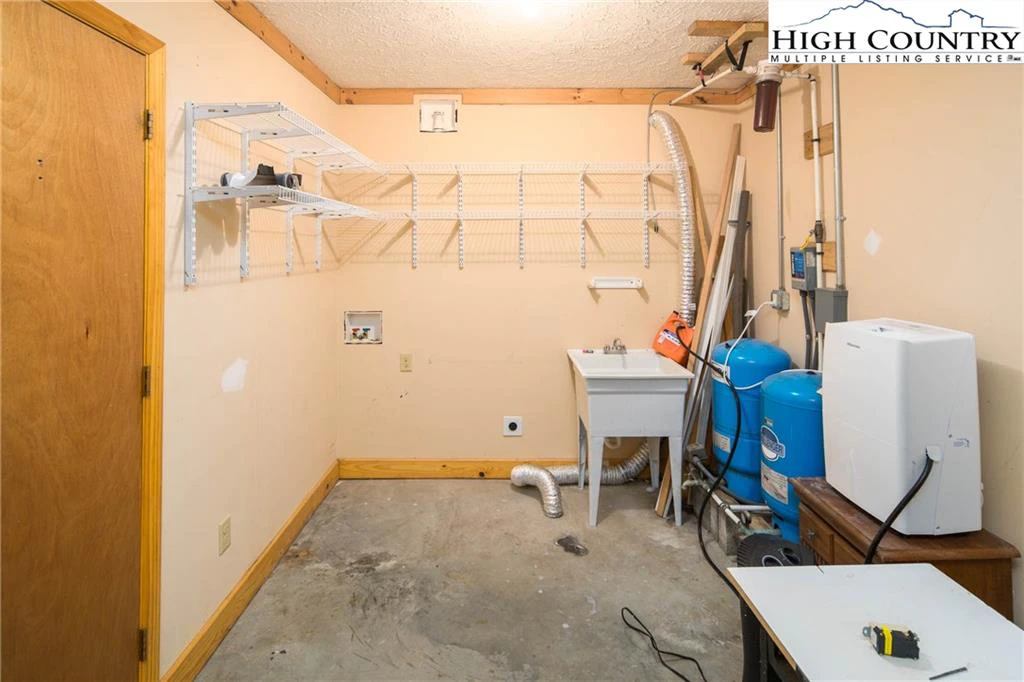 Image number 2 for the current listing