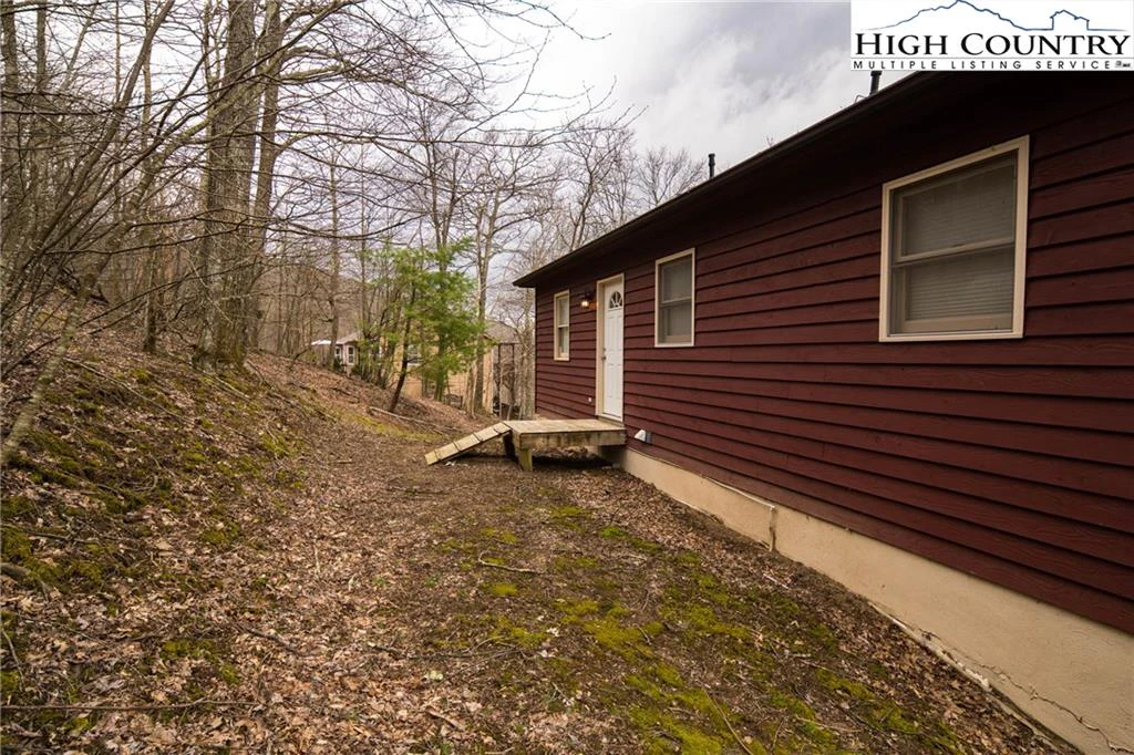 Image number 13 for the current listing