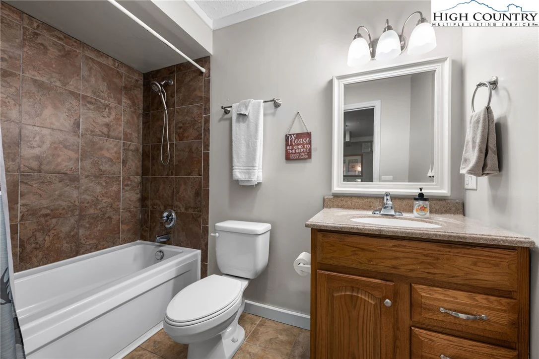 Image number 2 for the current listing