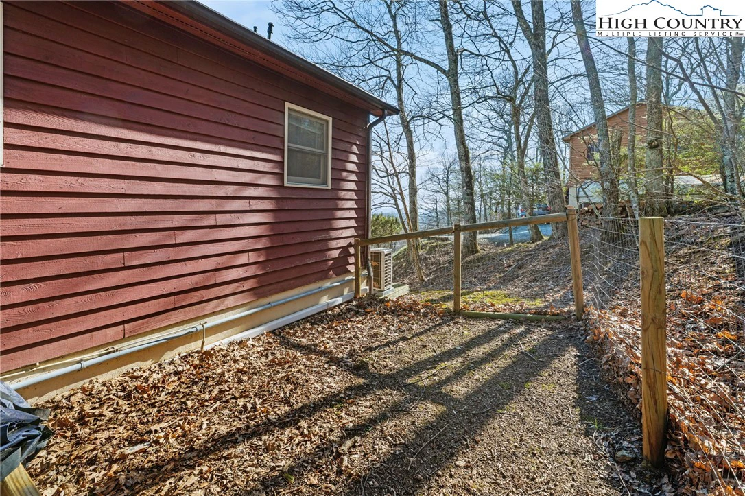 Image number 15 for the current listing