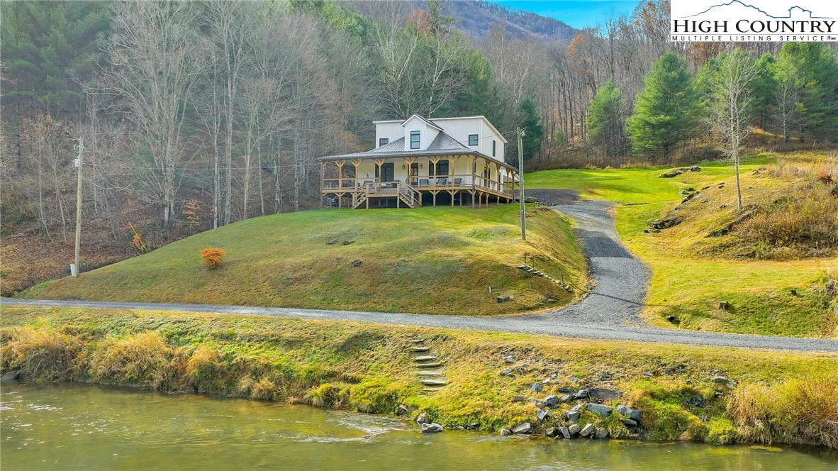 Image number 1 for the current listing