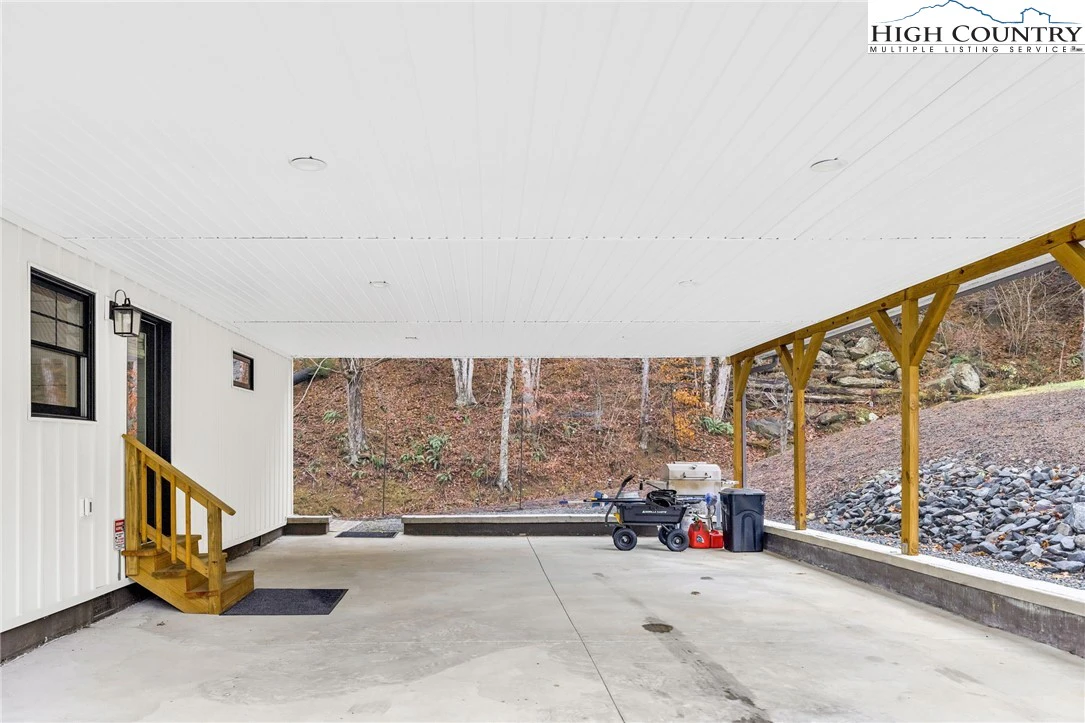 Image number 21 for the current listing