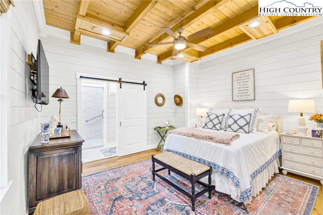Image number 3 for the current listing