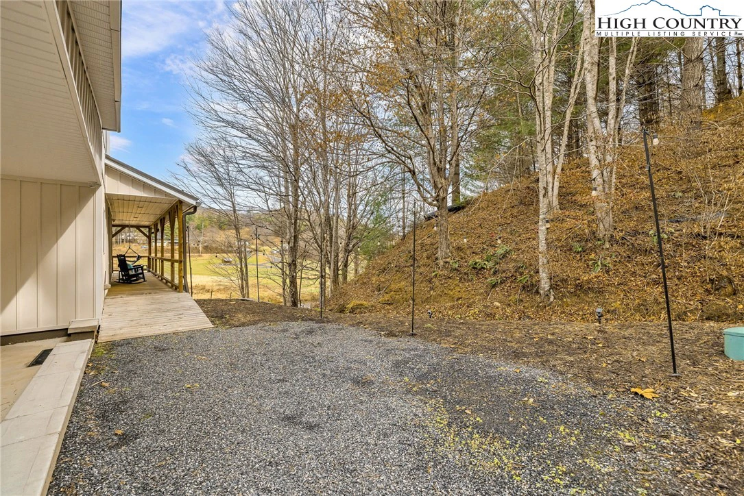 Image number 19 for the current listing