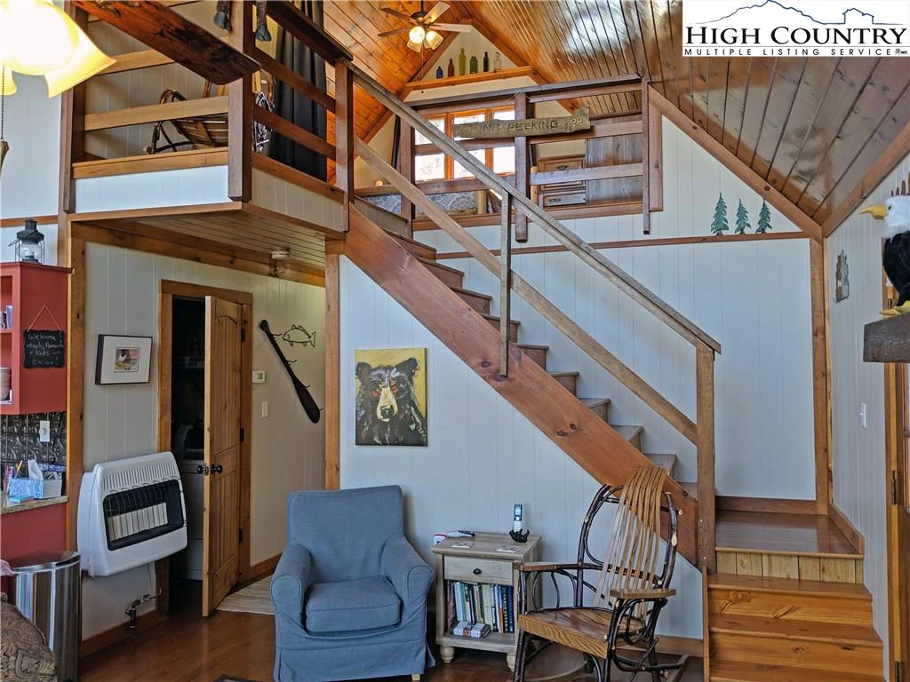 Image number 2 for the current listing