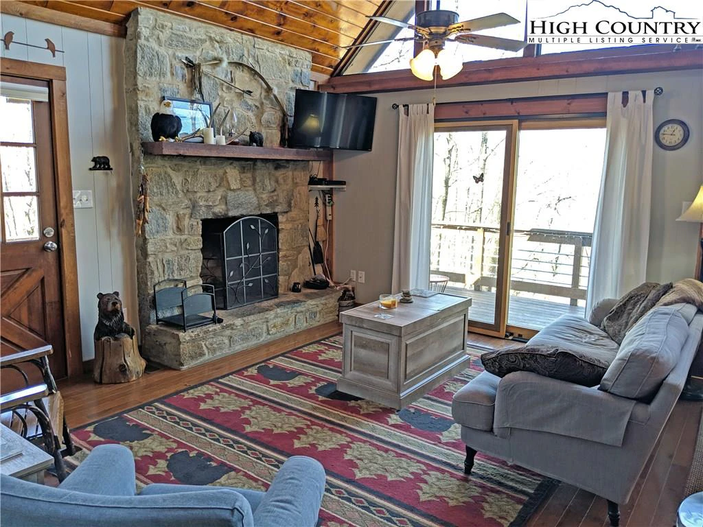 Image number 13 for the current listing