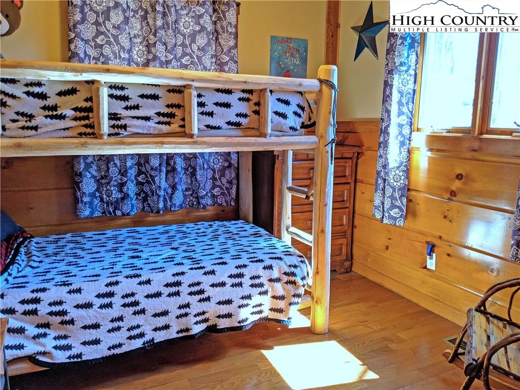 Image number 12 for the current listing