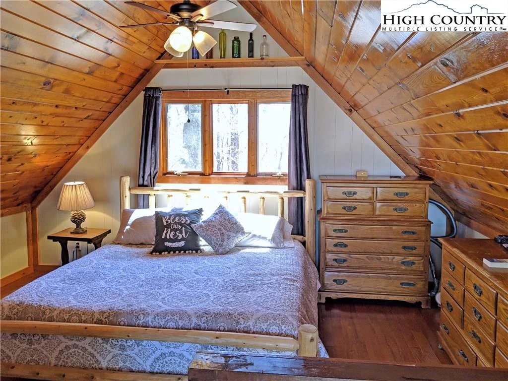Image number 10 for the current listing