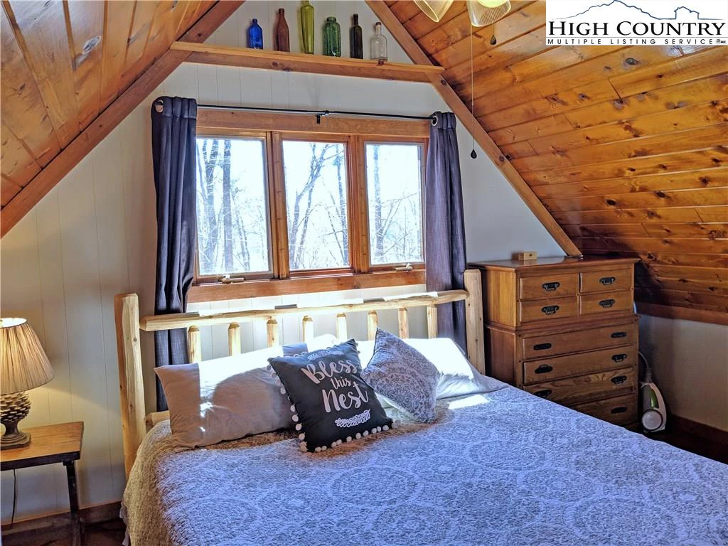 Image number 8 for the current listing